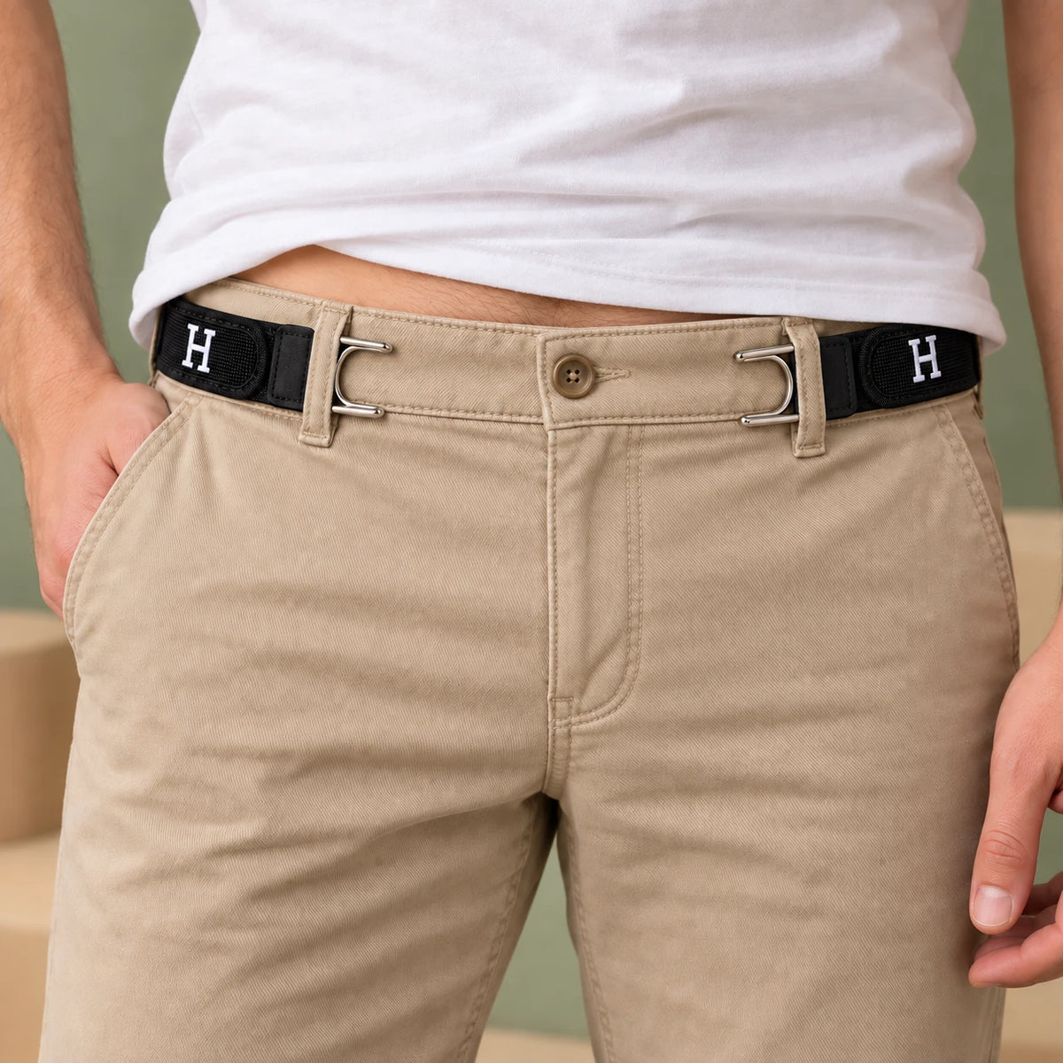 CintoFlex™ — Cinturón Elástico sin Hebilla — puesto en un pantalón, negro